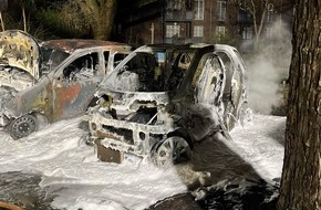 Polizei Duisburg: POL-DU: Obermarxloh: Autos brennen auf Garagenhof - Zeugensuche