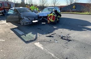 Feuerwehr Heiligenhaus: FW-Heiligenhaus: Verkehrsunfall auf der Ratinger Straße - zwei Personen verletzt. (Meldung 02/2020)