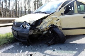Kreispolizeibehörde Olpe: POL-OE: Zwei Leichtverletzte bei Verkehrsunfall