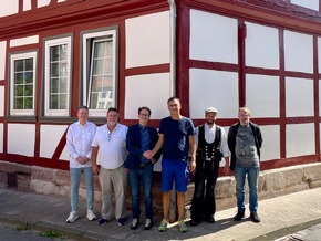 Tatkräftig saniert am „Hören"