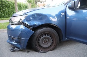 Kreispolizeibehörde Herford: POL-HF: Zusammenstoß zwischen Auto und Motorrad - 18-jähriger Herforder bei Unfall verletzt