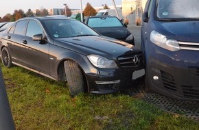 Kreispolizeibehörde Herford: POL-HF: Verkehrsunfall mit Sachschaden und Flucht- Verkehrskontrolle missachtet