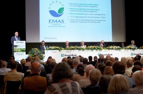 UmweltBank AG: UmweltBank-Hauptversammlung: Aktionäre feiern 20 Jahre Deutschlands grüne Bank