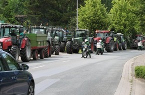 Polizeiinspektion Hameln-Pyrmont/Holzminden: POL-HM: Aufzug regionaler Milchbauern in Hameln