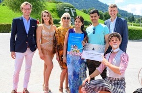 d. swarovski tourism services gmbh: Indisches Paar knackte magische Besuchermarke: 15 Millionen Besucher in den Swarovski Kristallwelten