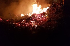 Feuerwehr Frankfurt am Main: FW-F: Zwei Gartenhüttenbrände in der vergangenen Nacht in Rödelheim und Fechenheim.