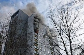 Feuerwehr Dresden: FW Dresden: Brand in einem Wohnhochhaus, zwei Personen müssen reanimiert werden