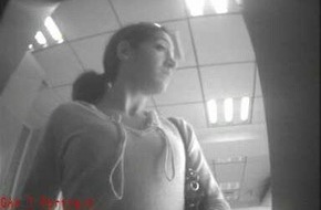 Polizeidirektion Göttingen: POL-GOE: (222/2008) Polizei sucht unbekannte Scheckkartendiebin - Foto im Download