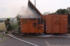 Freiwillige Feuerwehr Gangelt: FW Gangelt: Containerbrand neben der Feuerwehr