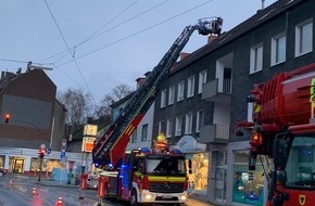 Feuerwehr Dortmund: FW-DO: Drei Schornsteine eines Wohnhauses abtragen