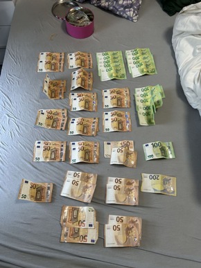 ZOLL-H: Gemeinsame Presseerklärung Staatsanwaltschaft Aurich / Zollfahndungsamt Hannover - Durchsuchungen im Drogenmilieu bei Aurich - Sicherstellung von 1 kg Amphetamin, 1 kg Cannabis und 10.000 Euro Bargeld