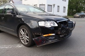 Kreispolizeibehörde Herford: POL-HF: Verkehrsunfall beim Abbiegen - Motorradfahrer verletzt