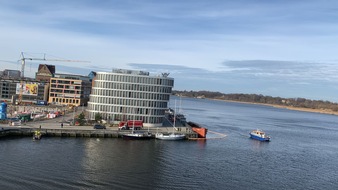Landeswasserschutzpolizeiamt Mecklenburg-Vorpommern: LWSPA M-V: Gewässerverunreinigung im Rostocker Stadthafen
