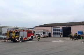 Freiwillige Feuerwehr der Gemeinde Sonsbeck: FW Sonsbeck: Zwei Einsätze am Donnerstag: Brennende Gasflasche in Werkstatt und bestimmungsgemäße Auslösung einer Brandmeldeanlage