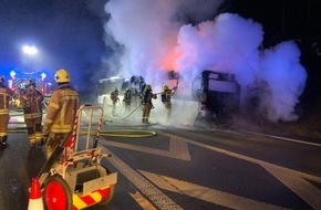 Feuerwehr Ratingen: FW Ratingen: Brennender Linienbus verursacht Vollsperrung der A3, keine Verletzten