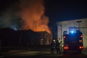 FW Menden: Brand eines Industriebetriebes