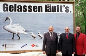 Deutscher Verkehrssicherheitsrat e.V.: "Gelassen läuft's" / Neues Autobahnplakat enthüllt