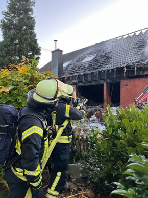 FW-WRN: Abschlussmeldung: Kräftezehrender Einsatz an der Körnerstraße