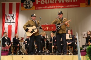 FW-PB: Feuerwehrsenioren feiern im Sport- und Kulturzentrum