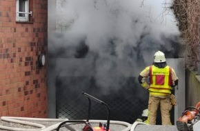 Feuerwehr Grevenbroich: FW Grevenbroich: Erstmeldung: Starke Rauchentwicklung durch Feuer in Tiefgarage in Neuenhausen