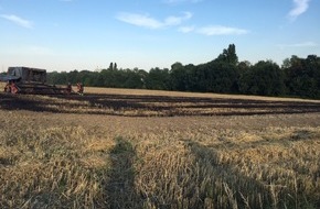 Feuerwehr Dortmund: FW-DO: 06.08.2020 Dortmund-Westrich Am Donnerstag gegen 17:55 Uhr meldeten zahlreiche Anrufer einen brennenden Mähdrescher.