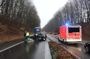 Polizei Aachen: POL-AC: Kohlscheider Straße nach Verkehrsunfall gesperrt