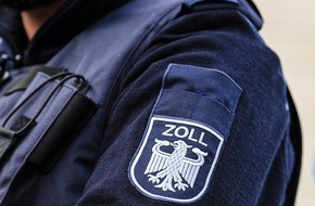 Hauptzollamt Oldenburg: HZA-OL: ZOLL: NS-Uniformteile beschlagnahmt