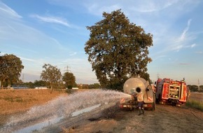 Feuerwehr Oberhausen: FW-OB: Landwirt unterstützt Löschmaßnahmen der Feuerwehr Oberhausen bei einem Flächenbrand