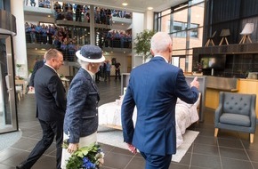 Dänisches Bettenlager GmbH: Hoher Besuch: Dänische Königin Margrethe II. besucht die Deutschlandzentrale von DÄNISCHES BETTENLAGER/JYSK in Handewitt