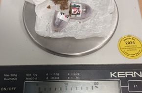 Hauptzollamt Nürnberg: HZA-N: Da "qualmen die Socken": Haschfund am Nürnberger Flughafen