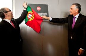 Leica Camera AG: Leica Camera AG eröffnet neues Werk in Portugal - Ehrengast Staatspräsident Cavaco Silva (BILD)