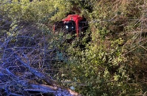 Kreispolizeibehörde Oberbergischer Kreis: POL-GM: Nach Unfallflucht gegen einen Baum geprallt