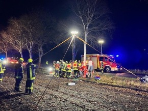 POL-STD: 19-jähriger Autofahrer bei Unfall in der Gemarkung Ahlerstedt schwer verletzt - Beifahrerin mit leichten Verletzungen