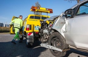 Polizei Rhein-Erft-Kreis: POL-REK: 180704-1: Entgegen kommendes Auto übersehen - Unfall/ Hürth