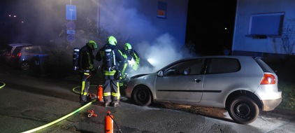 Feuerwehr Schwelm: FW-EN: Brennen 2 PKW am Martfelder Weg