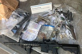 Polizei Köln: POL-K: 250320-5-K Durchsuchungen wegen Falschgeldhandel - Festnahme nach Waffenfund