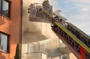 Feuerwehr Essen: FW-E: Feuer auf Balkon im Nordviertel - Brand bleibt auf Au&szlig;enbereich begrenzt