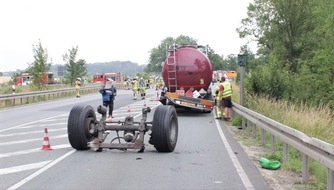 Kreispolizeibehörde Höxter: POL-HX: Gefahrguttransporter verliert Hinterachse