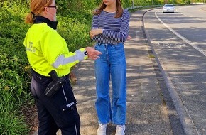 Polizei Steinfurt: POL-ST: Ibbenbüren, keine schlimmen Verletzungen dank Fahrradhelm/Die 12-jährige Lana besucht nach ihrem Fahrradunfall noch mal die Unfallstelle