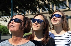Bundesanstalt für Arbeitsschutz und Arbeitsmedizin: Sonnenbrillen müssen sicher schützen / BAuA gibt Tipps zum Kauf von Sonnenbrillen