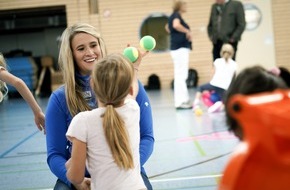 DAK-Gesundheit: fit4future: Rennrodlerin Natalie Geisenberger macht Schüler in Bayern fit