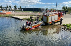 Feuerwehr Gelsenkirchen: FW-GE: Rettungsboot der Feuerwehr Gelsenkirchen übernimmt dauerhaft Liegeplatz in der Stölting Marina