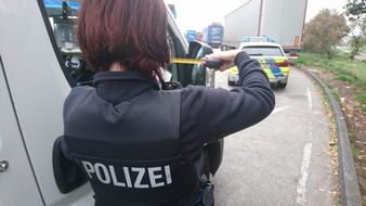 Polizeipräsidium Mittelhessen - Pressestelle Wetterau: POL-WE: "Sie sind zu breit" - Verkehrsschilder und ihre Bedeutung