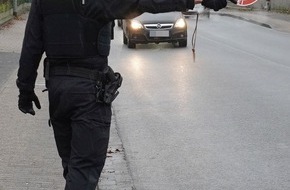 Polizeiinspektion Stade: POL-STD: Verkehrskontrollen in Stade - 65 Autofahrer angehalten - ein Fahrer geflüchtet