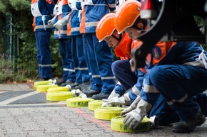 FW-NE: Leistungsspangenabnahme der Jugendfeuerwehren aus NRW in Kaarst