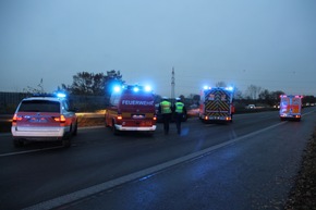 FW-WRN: Unfall auf der BAB1 mit drei PKW, Folgeeinsatz auf der Gegenspur