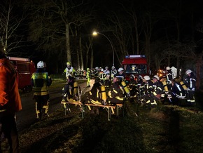 FW-ROW: Lagerhalle in Volkensen in Vollbrand