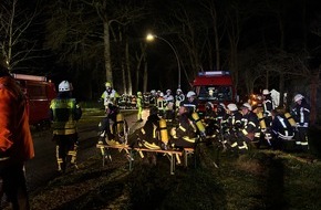 Kreisfeuerwehr Rotenburg (Wümme): FW-ROW: Lagerhalle in Volkensen in Vollbrand
