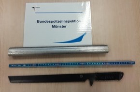 Bundespolizeidirektion Sankt Augustin: BPOL NRW: Reisender sowie DB Mitarbeiterin im Hauptbahnhof Münster mit "Ninja-Schwert" bedroht. Festnahme durch Bundespolizei.