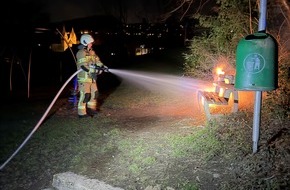 Feuerwehr Ennepetal: FW-EN: Parkbank brennt in Ennepetal